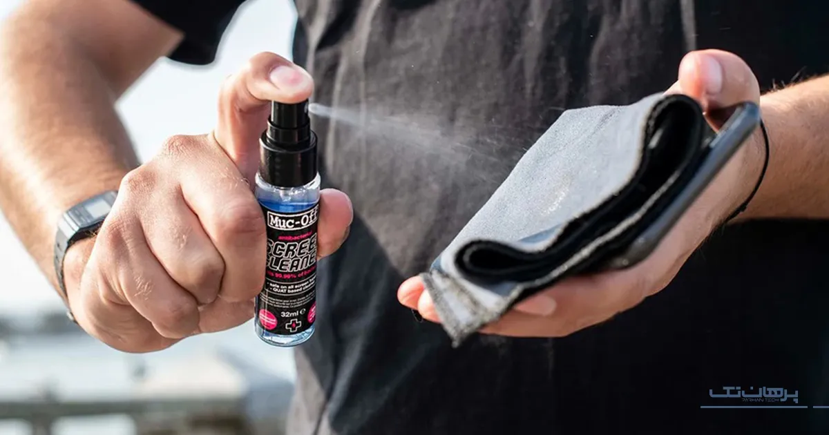 پاک کردن ال سی دی با اسپری مخصوص