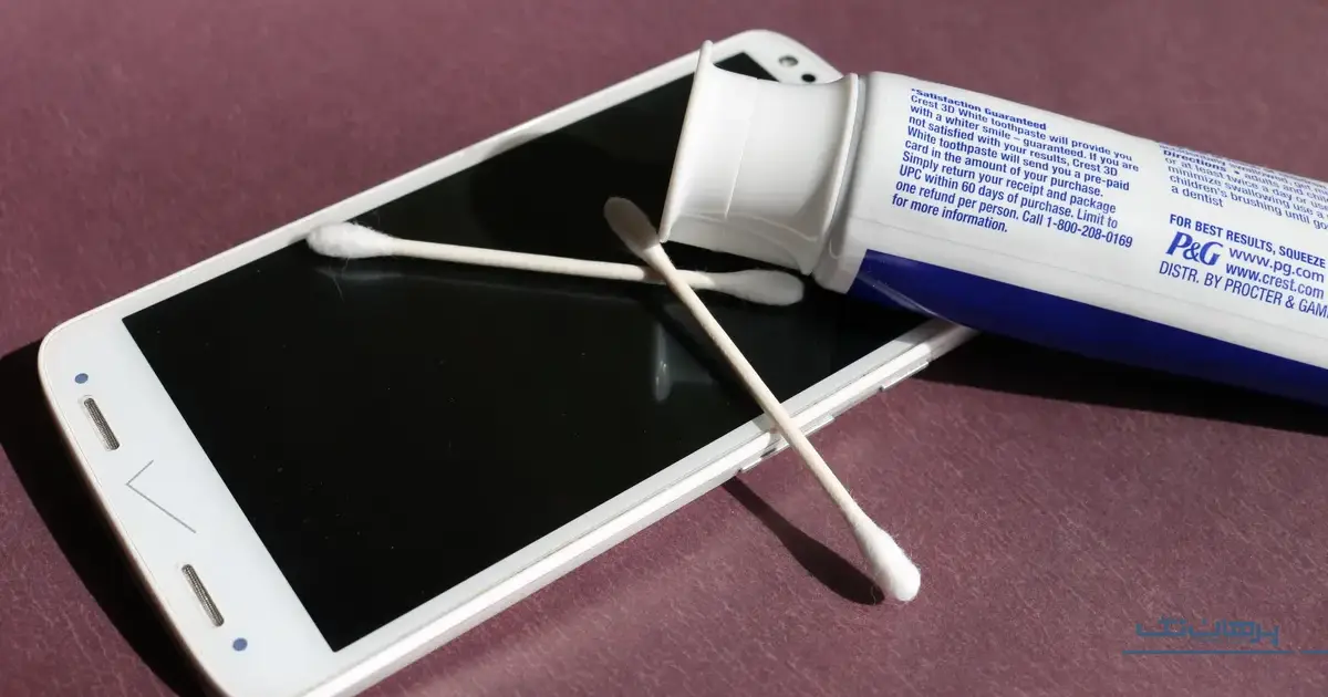 استفاده از خمیر دندان برای رفع خط و خش سطحی