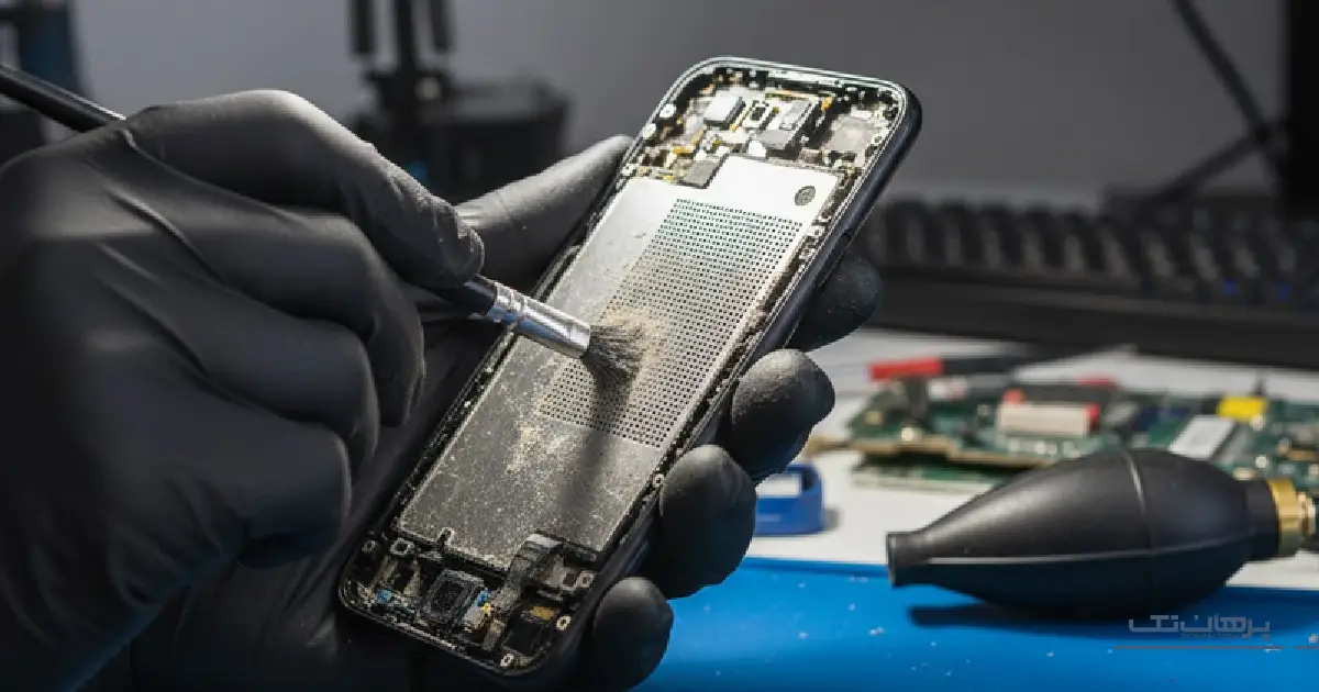 چرا اسپیکر یا میکروفن گوشی خراب می‌شود؟ آشنایی با دلایل سخت‌افزاری